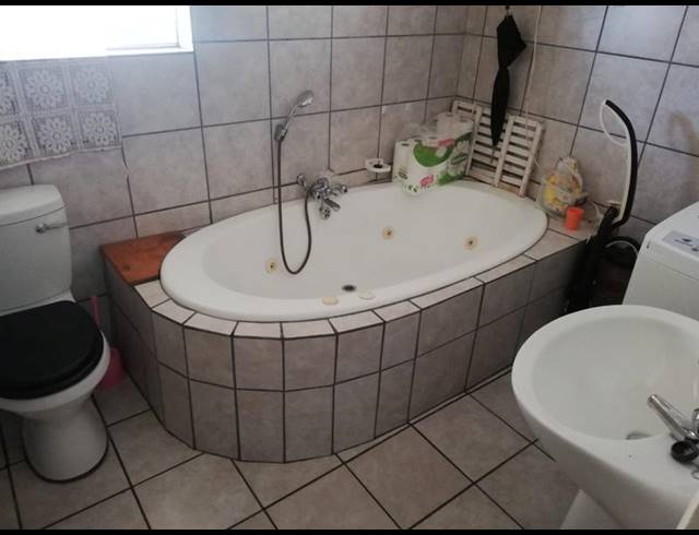 2 BEDROOM HOUSE FOR SALE IN HARTENBOS CENTRAL